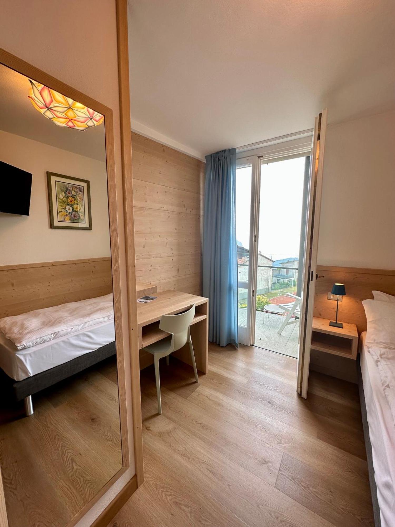 Hotel Miralago Bossico Phòng bức ảnh