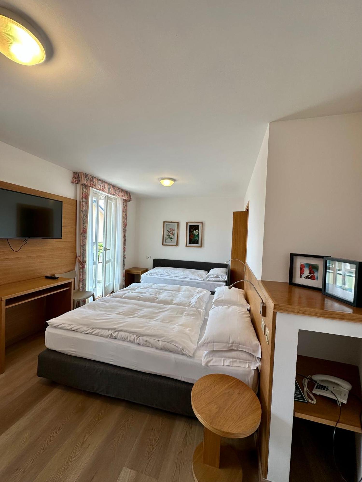 Hotel Miralago Bossico Phòng bức ảnh